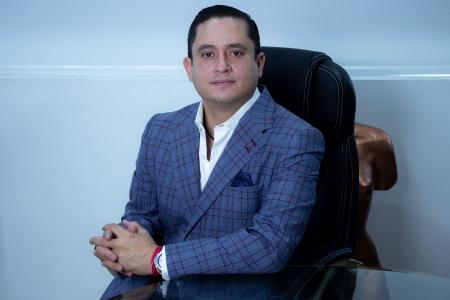 Dr. Roberto Mares Morales