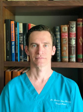 Dr. Roberto Carlos Lopez Konschot