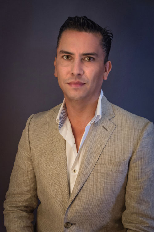 Dr. Daniel Reyes CureÑo
