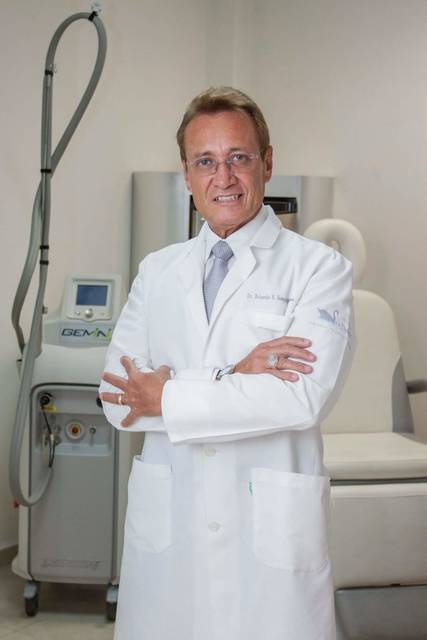 Dr. Rolando Ernesto Samper Mendoza