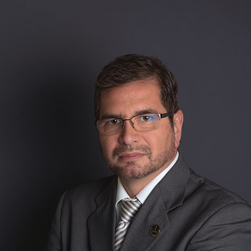 Dr. Mario C. Paredes Zenteno